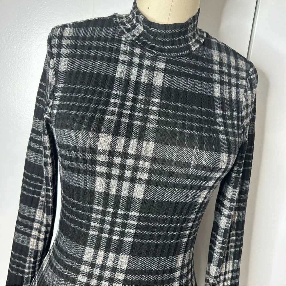 Venus Plaid Bodycon Maxi Dress - Picture 2 of 11